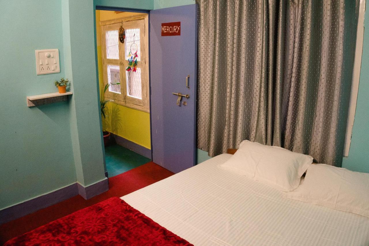 Good Vibes Hostel Варанаси Экстерьер фото